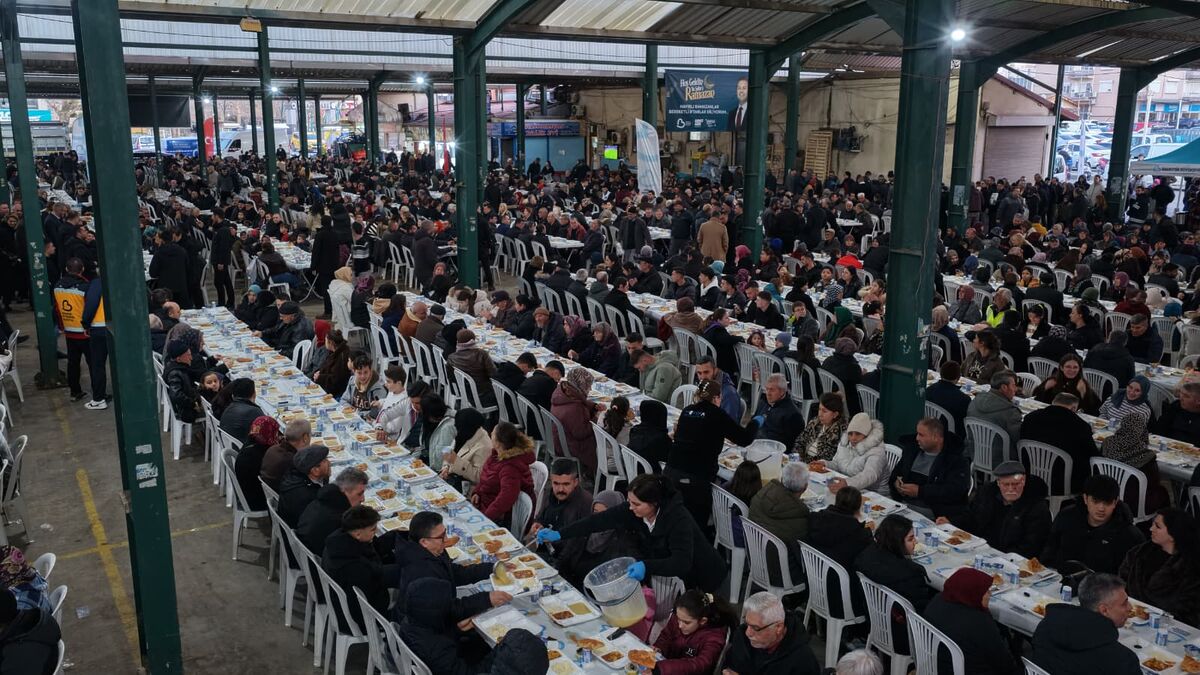 Balıkesir Büyükşehir Belediye Başkanı Ahmet Akın, Ramazan’ın bereketini Bigadiç’te hemşehrileriyle