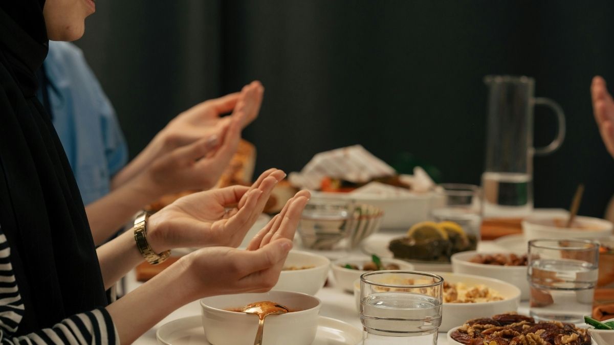 Ramazan ayı boyunca her gün kurulan iftar sofralarıyla dayanışma ruhu