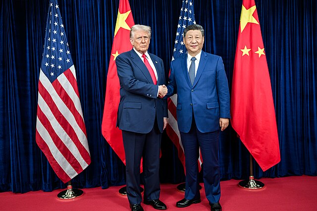 Türkiye’yi de Etkileyen Çin ABD Krizi! President Donald Trump greets Chinese President Xi Jinping before a bilateral meeting at the Gimhae International Airport terminal 54890669668 - Marmara Bölge Gazetesi