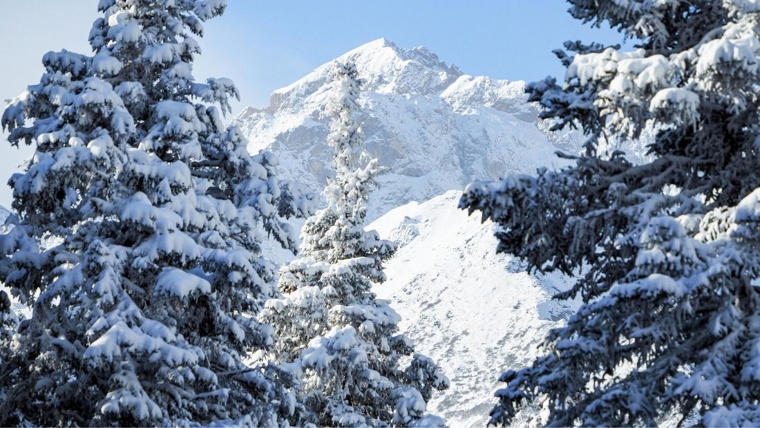 Kış aylarında doğanın bambaşka bir güzelliğe büründüğü Edremit, trekking tutkunları