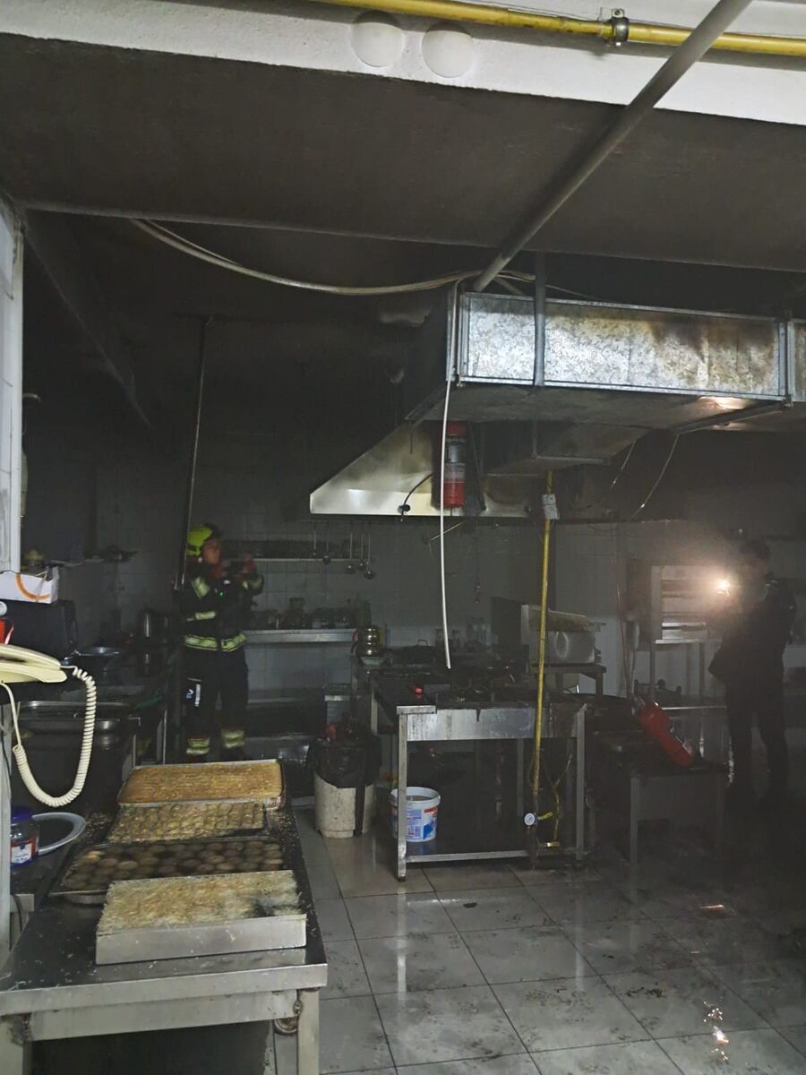 Edremit’te Otelde Yangın Çıktı! WhatsApp Image 2026 02 01 at 23.43.31 - Marmara Bölge Gazetesi