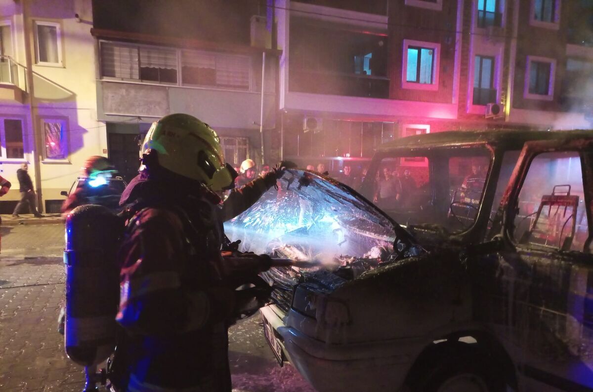 Edremit’te Kamyonet Alev Topuna Döndü WhatsApp Image 2026 02 07 at 13.57.24 e1770548792203 - Marmara Bölge Gazetesi