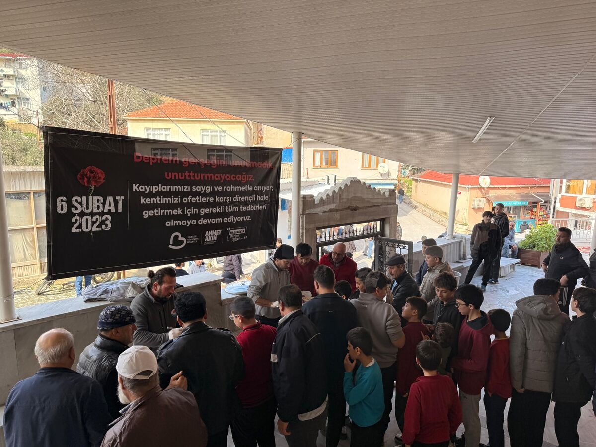 6 Şubat Şehitleri İçin Pilav Hayrı WhatsApp Image 2026 02 08 at 12.31.59 - Marmara Bölge Gazetesi