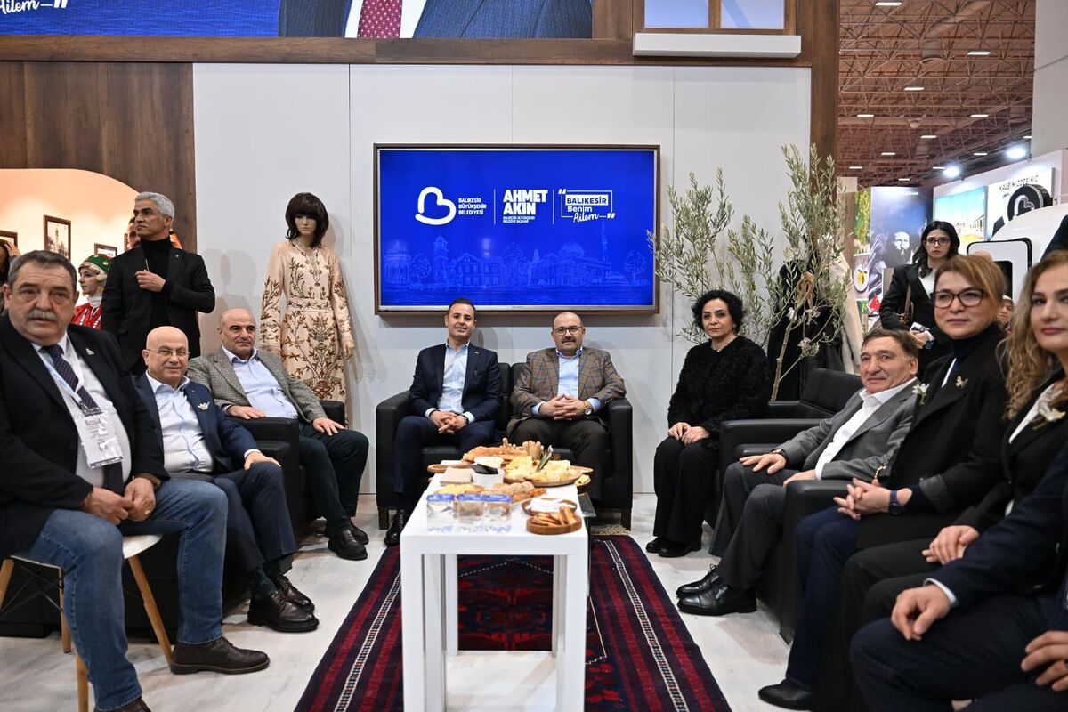 Vali İsmail Ustaoğlu, EMITT’te Balıkesir standını ziyaret etti! WhatsApp Image 2026 02 08 at 12.38.20 1 - Marmara Bölge Gazetesi
