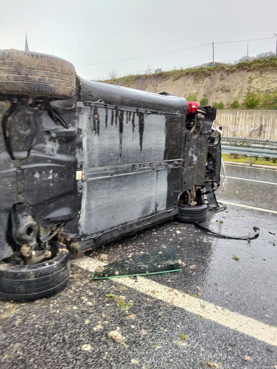 İstanbul–İzmir Otoyolu’nda Otomobil Takla Attı! WhatsApp Image 2026 02 08 at 18.31.15 1 - Marmara Bölge Gazetesi