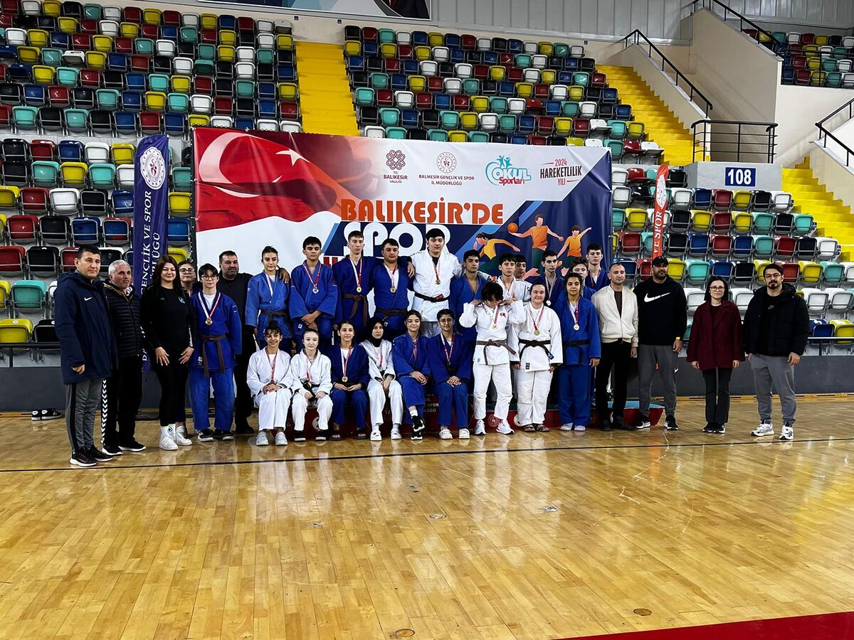 Büyükşehir Sporcuları 18 Madalya Kazandı! WhatsApp Image 2026 02 09 at 08.32.20 - Marmara Bölge Gazetesi