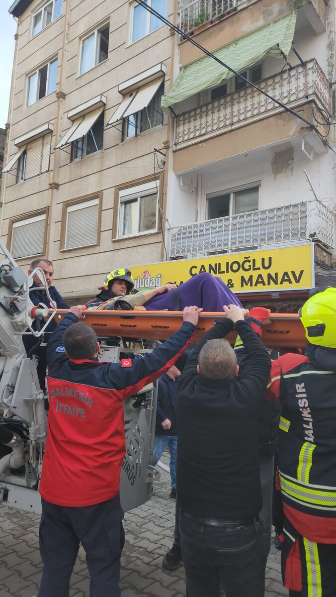 Edremit’te Dehşet Veren Yangın WhatsApp Image 2026 02 09 at 13.23.09 1 - Marmara Bölge Gazetesi