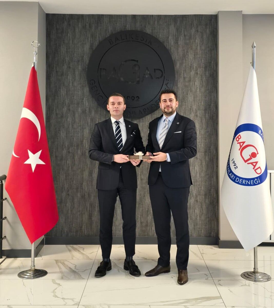 Balıkesir İş Dünyasında Kritik Zirve WhatsApp Image 2026 02 11 at 10.26.44 1 - Marmara Bölge Gazetesi