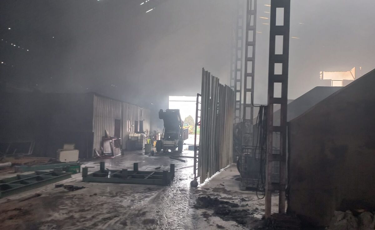 Bandırma ilçesine bağlı Külefli Mahallesi’nde bir çiftlikte çıkan yangın, mahallede