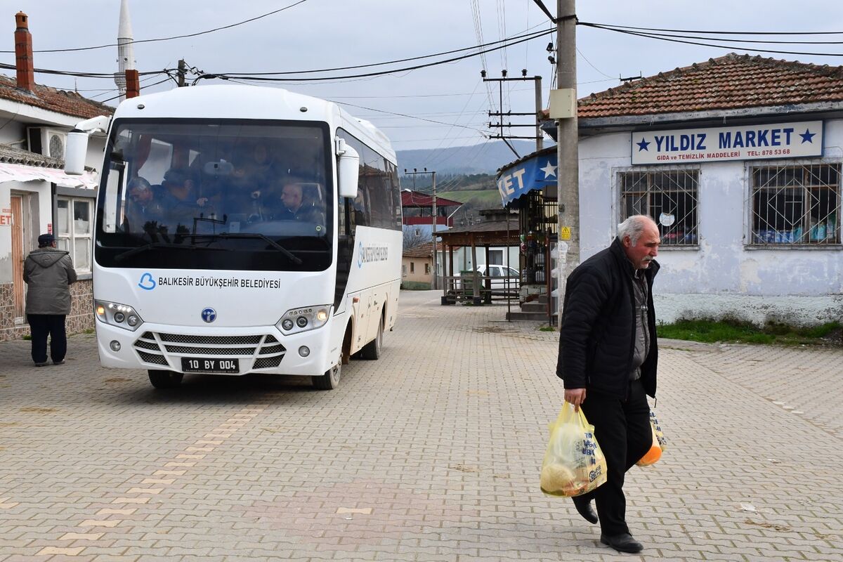 Balıkesir’in Üç Mahallesinde Ulaşım Krizi! WhatsApp Image 2026 02 17 at 16.18.24 1 - Marmara Bölge Gazetesi