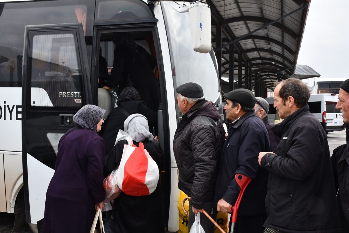Kuvvetli yağış sonrası eski köprünün yıkılmasıyla Susurluk’un kırsalında ulaşım aksadı.