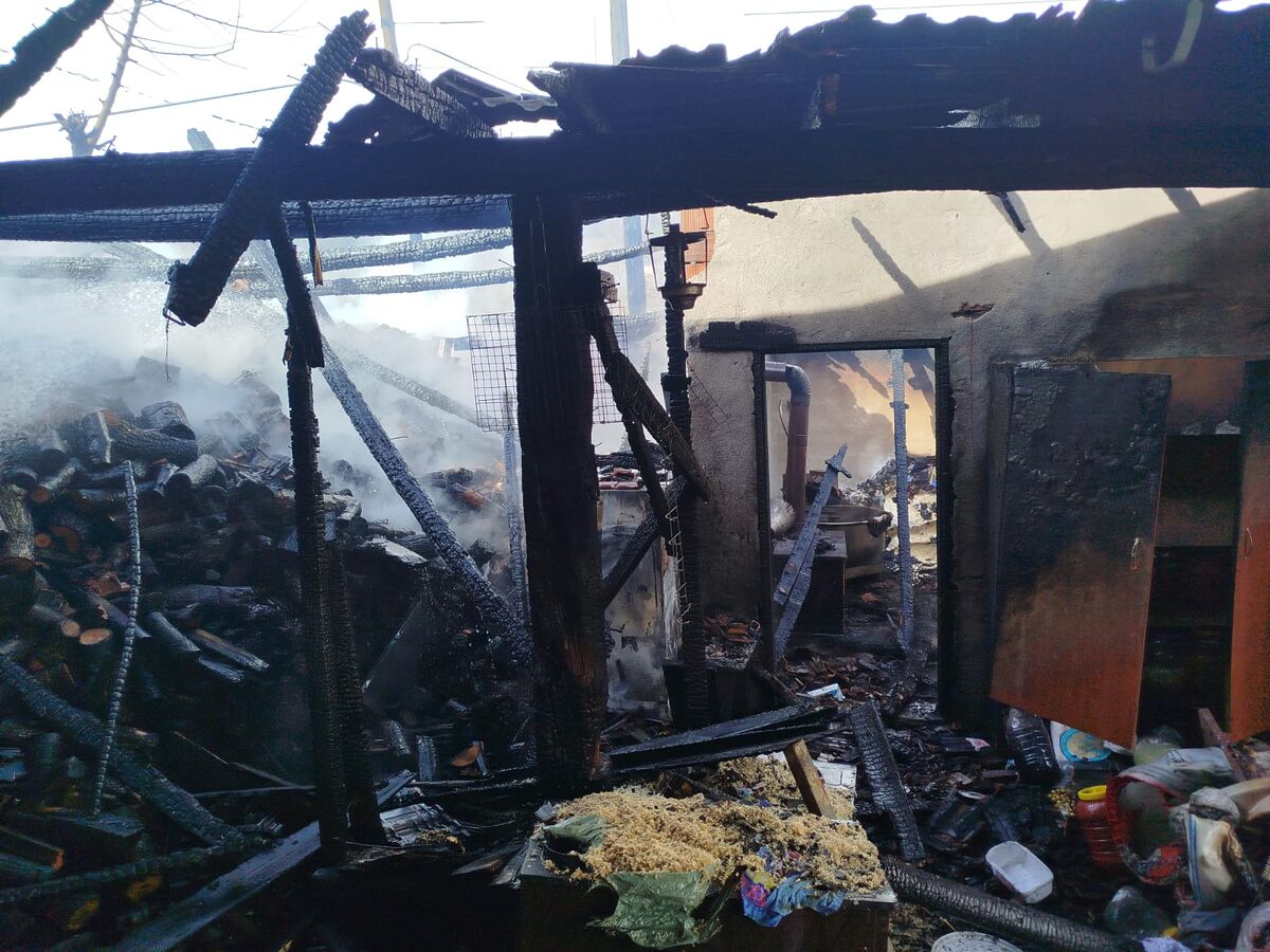Dursunbey’e bağlı Aşağımusalar Mahallesi’nde çıkan yangın bir müstakil evi ve