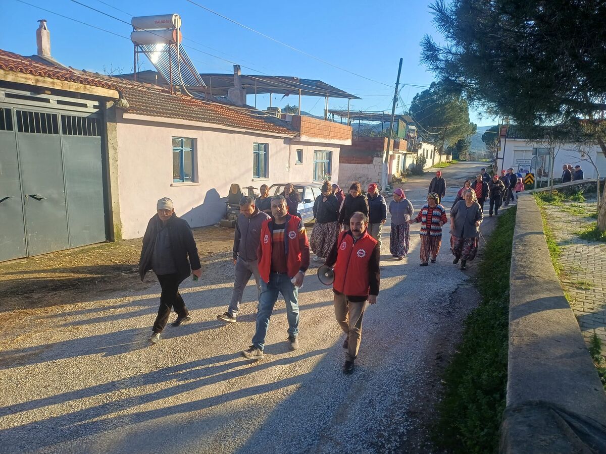 Burhaniye’de Ana Yol Kapandı, Kriz Çıktı! WhatsApp Image 2026 02 19 at 18.47.14 - Marmara Bölge Gazetesi