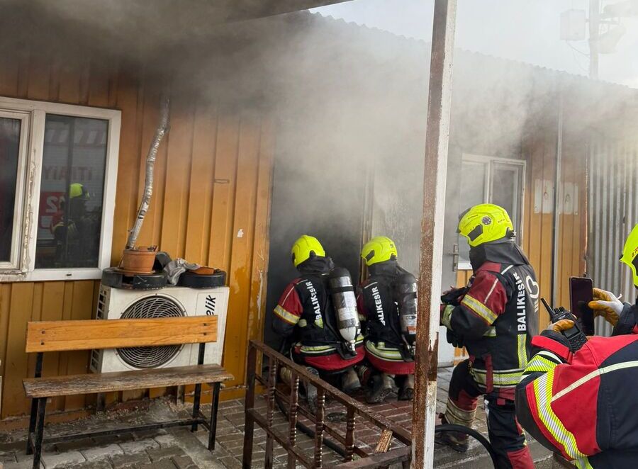 Balıkesir’in Bandırma ilçesi Küçük Sanayi Sitesi’nde bir konteyner iş yerinde