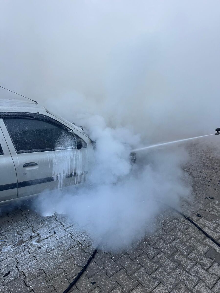 Savaştepe’de Park Halindeki Otomobil Cayır Cayır Yandı! WhatsApp Image 2026 02 23 at 09.34.39 1 - Marmara Bölge Gazetesi