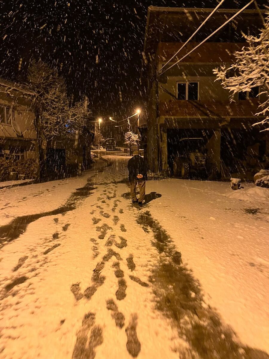 Kepsut’a Gece Yarısı Kar Yağdı! WhatsApp Image 2026 02 26 at 11.01.40 - Marmara Bölge Gazetesi
