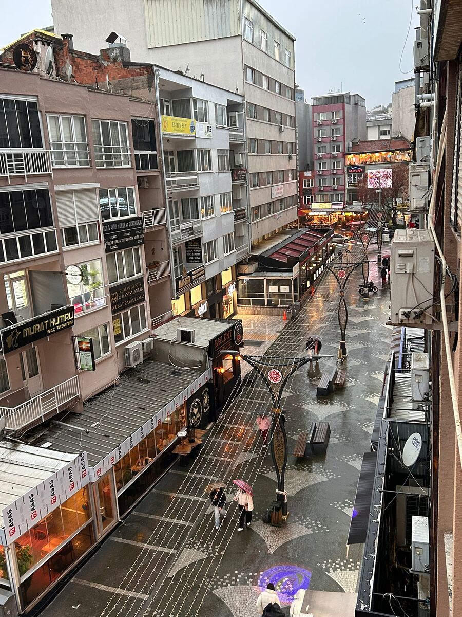 Sağanak Balıkesir’i Felç Etti! Çarşı Göle Döndü aa7c9a24 640a 4dc8 af6c 5aaa1c743b6c - Marmara Bölge Gazetesi