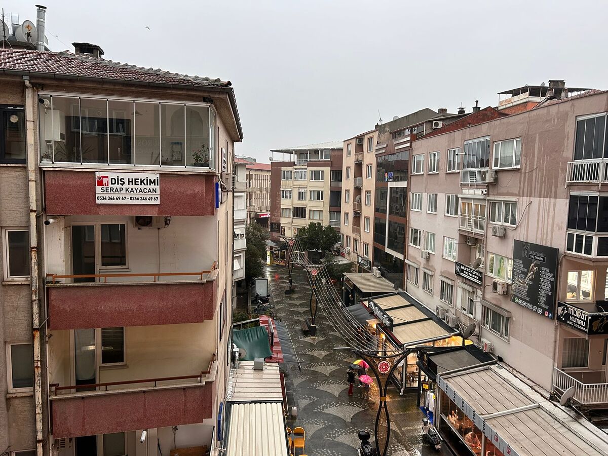 Sağanak Balıkesir’i Felç Etti! Çarşı Göle Döndü ad960c40 f57a 4b37 991b 57291e9aa5ce - Marmara Bölge Gazetesi