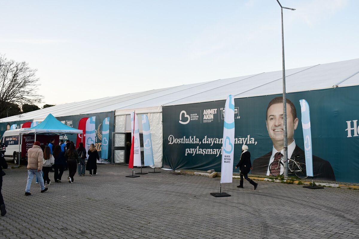 Balıkesir’de Dev İftar Sofrası aeaef666 2479 4079 b8f0 fcd79e82a3f3 - Marmara Bölge Gazetesi