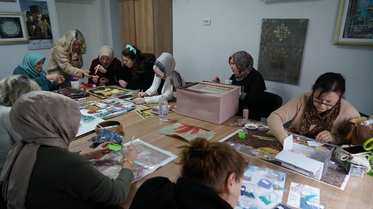 Manyas’ta Kadınların Yeni Buluşma Noktası d17fd025 5398 4aeb ae11 cf289fa37d24 - Marmara Bölge Gazetesi