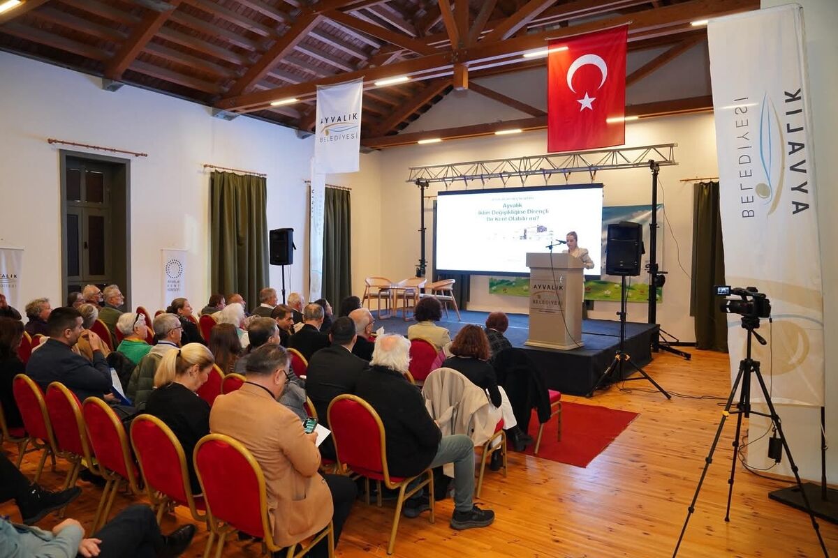 Ayvalık Belediyesi ile Kent Konseyi iş birliğinde düzenlenen Ayvalık Kent