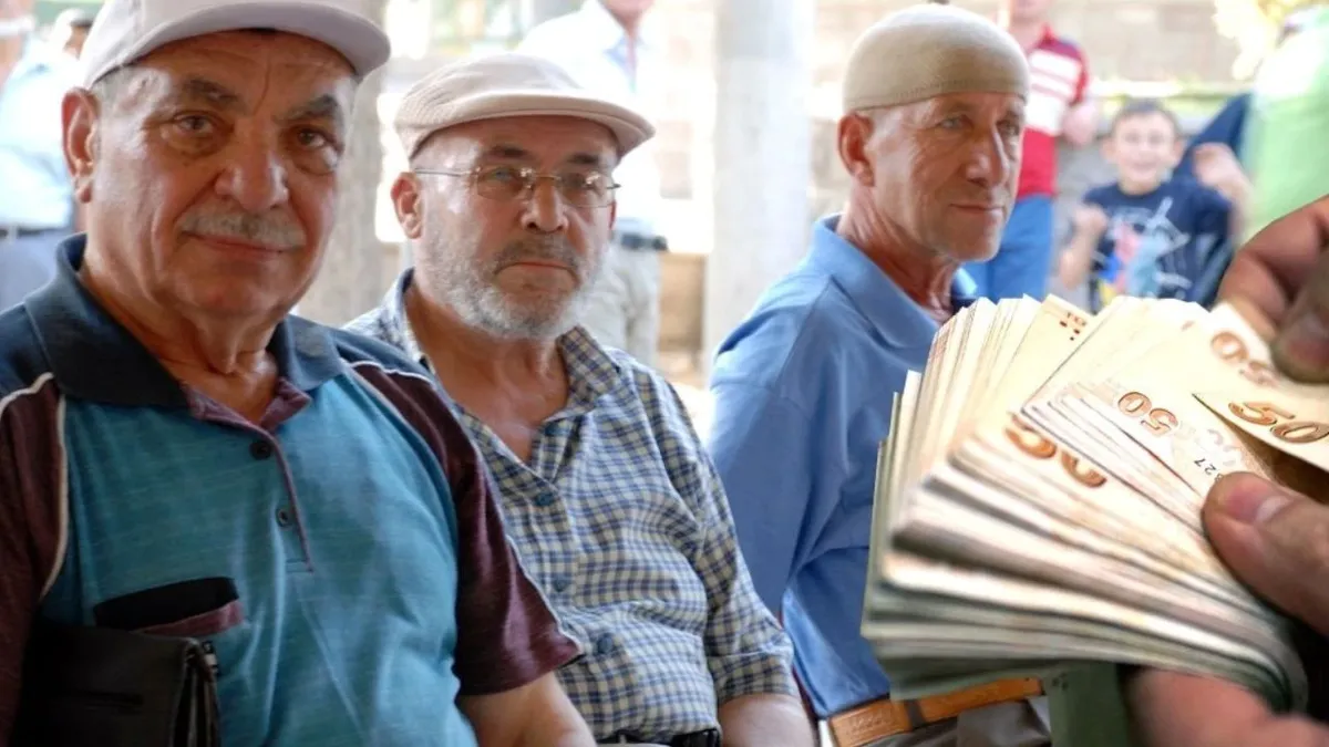 Milyonlarca emeklinin merakla takip ettiği bayram ikramiyesiyle ilgili yeni gelişmeler