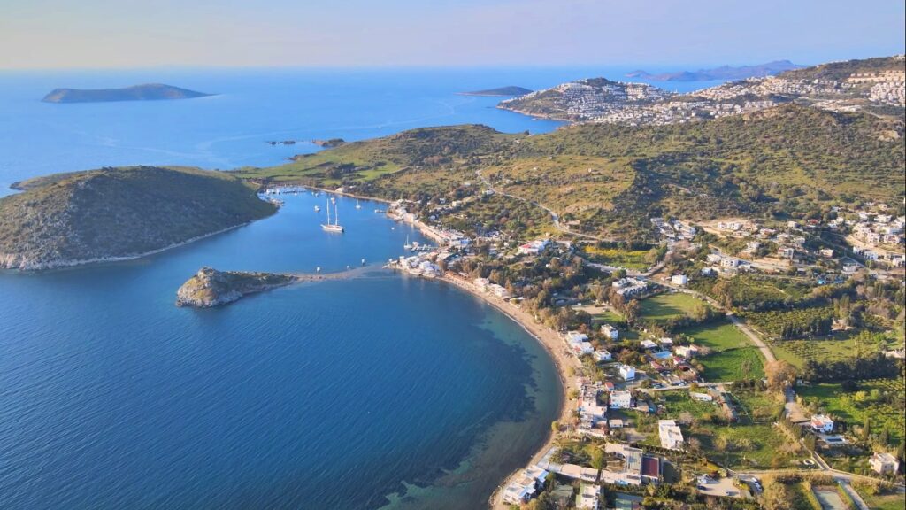Gümüşlük Sahili, sakin atmosferi, berrak denizi ve eşsiz gün batımı