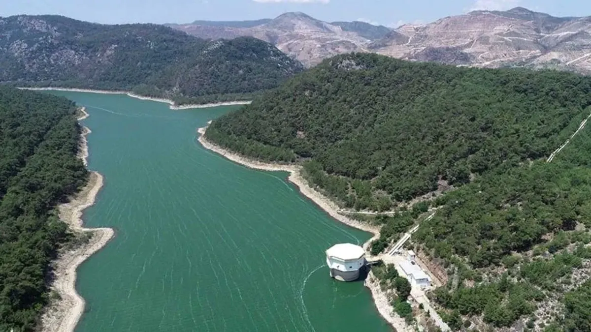 İzmir’de son yağışların ardından barajlardaki su seviyesi yeniden gündeme gelirken,