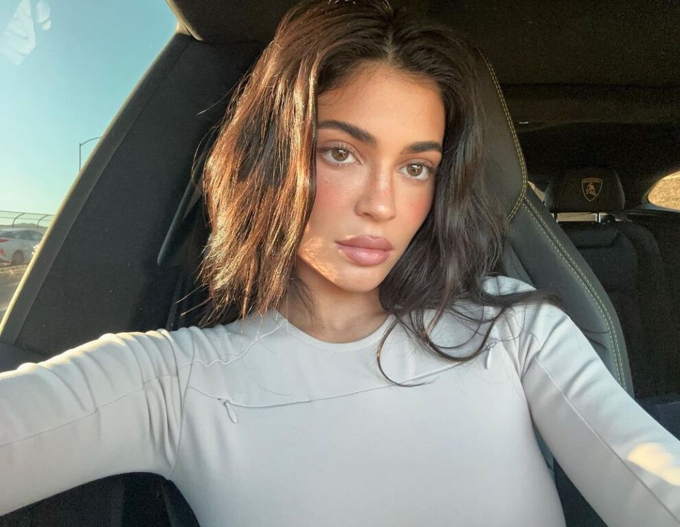 Kozmetik Dünyasında Olay Tanıtım: Kylie Jenner’dan Cesur Hamle kylie jenner - Marmara Bölge Gazetesi
