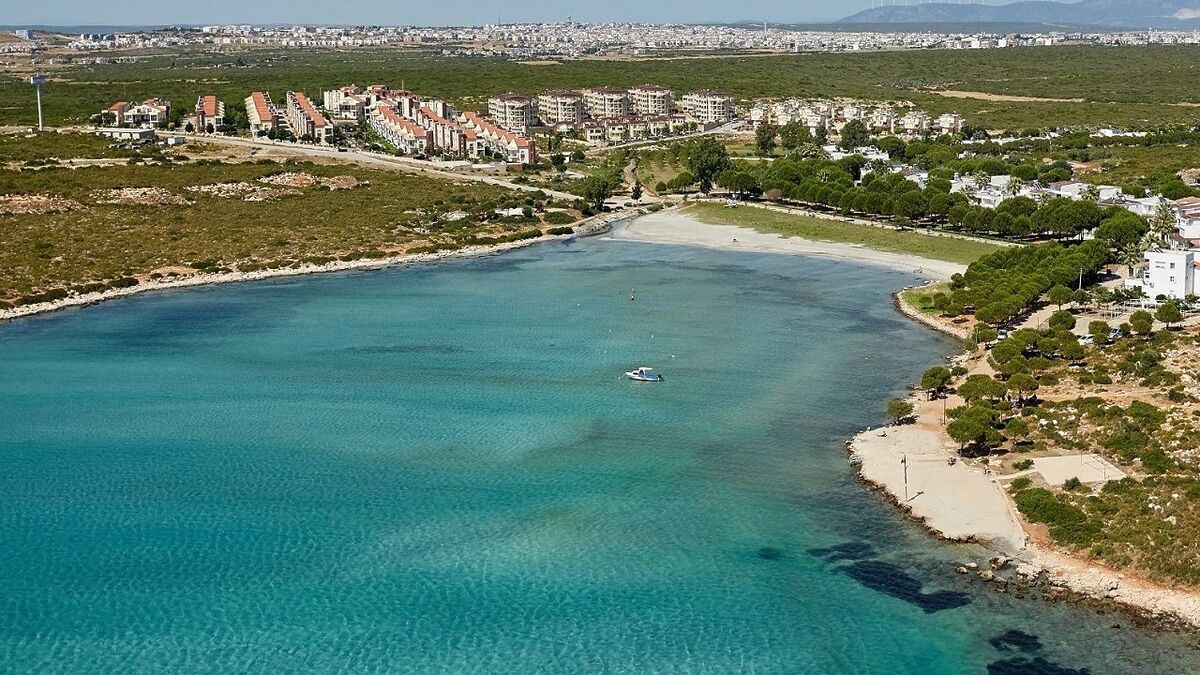 Yaz tatilinde kalabalıktan uzaklaşıp doğayla iç içe, özgürce denize girmek