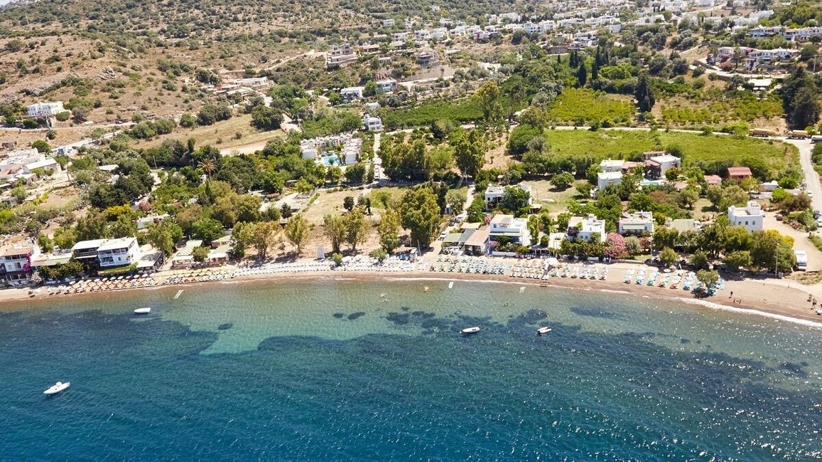 Gümüşlük Sahili, tarihi Myndos kalıntıları, sakin denizi ve gün batımı