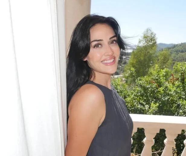 Esra Bilgiç İle Faruk Sabancı Evleniyor Mu? nmnn izw2 - Marmara Bölge Gazetesi