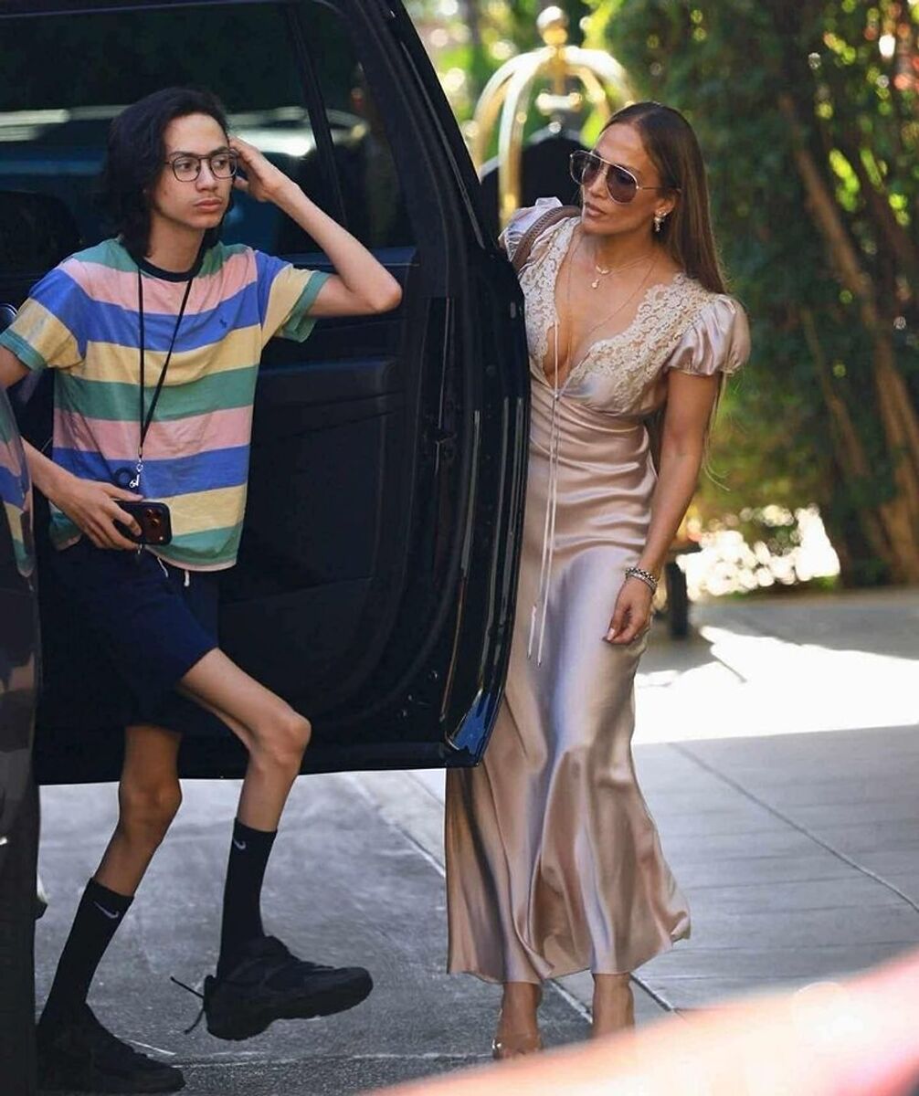 Jennifer Lopez’in Oğlu Max’in Son Hali Gündem Oldu s 2205e9fd2ac3d2712e7d5041fad4fe9153da44eb - Marmara Bölge Gazetesi