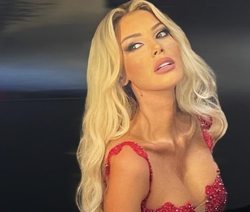 Magazin dünyasının yıllara meydan okuyan isimlerinden Petek Dinçöz, bu kez
