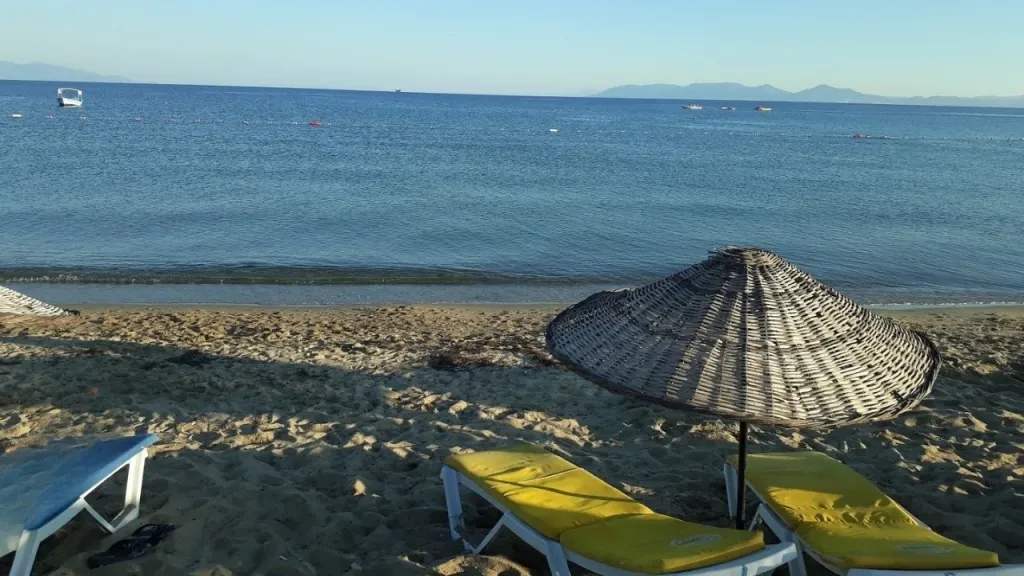 Balıkesir’in Hem Denizi Sıcak Hem de Huzurlu Plajı! sirinkent plaj 2 - Marmara Bölge Gazetesi