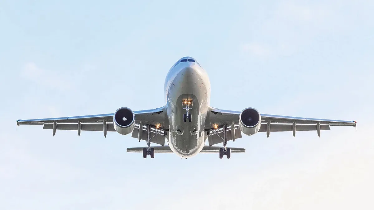 Almanya’nın en büyük hava yolu şirketlerinden Lufthansa’da pilotlar ve kabin