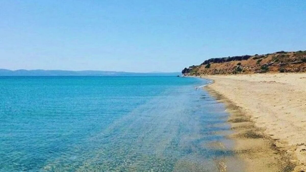 Ege’nin en gözde tatil noktalarından biri olan Ayvalık, turkuaz renkli