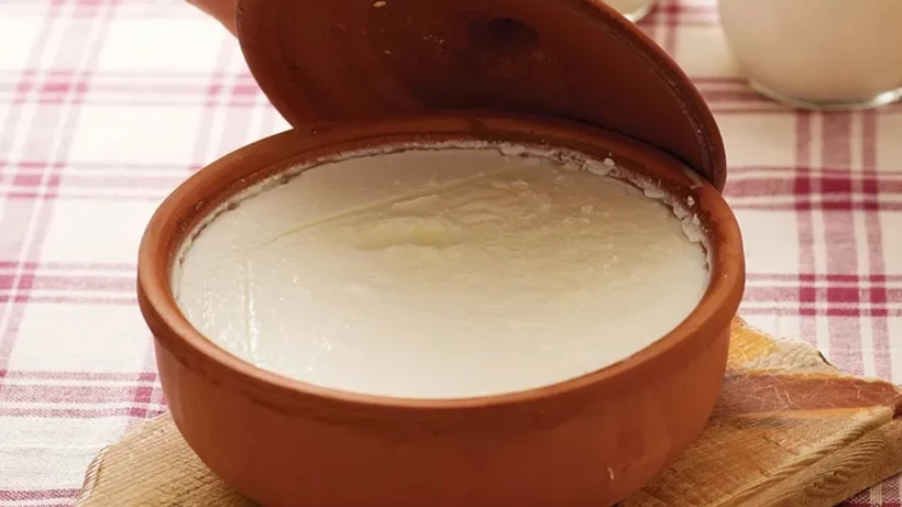 Evde yoğurt yaparken çoğu kişi sadece süt ve maya kalitesine