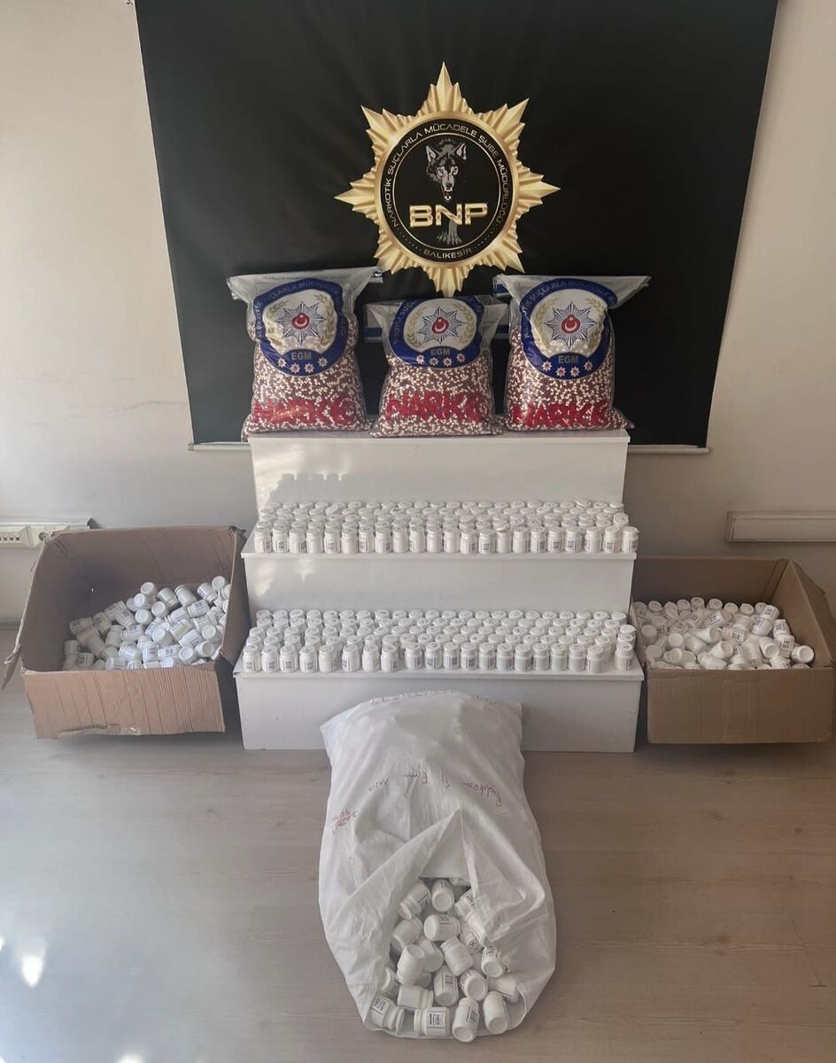 Dev Narkotik Operasyonu: 52 Bin 959 Sentetik Hap Ele Geçirildi! 17de3c43 85d5 4d19 ae78 3abe8a8c46f9 - Marmara Bölge Gazetesi