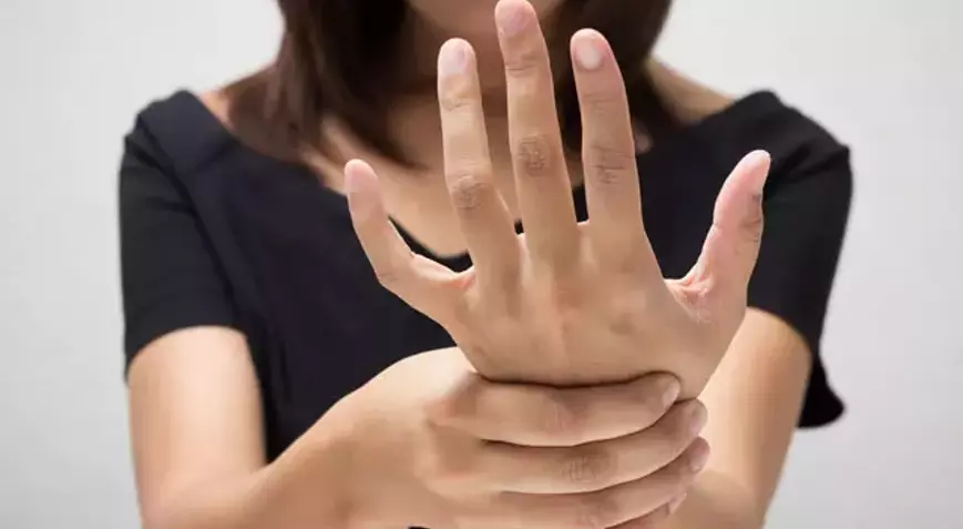 El ve ayak uyuşmalarının basit bir sorun olmadığını belirten Canan