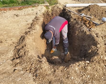 Gönen Şehir Mezarlığı’nın yeni açılan bölümünde altyapı çalışmaları tamamlandı. Yapılan