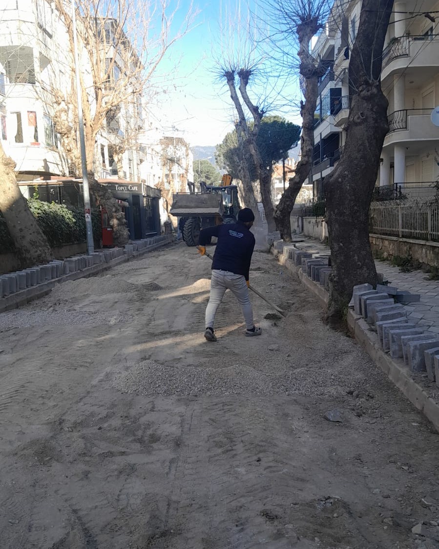 Edremit’te Çamlıyol Caddesi’nde Şok Değişim! 648505800 933545102369849 7615149354388085061 n - Marmara Bölge Gazetesi