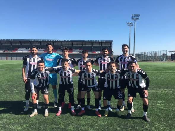 Balıkesir Süper Amatör Lig B Grubu’nda mücadele eden Burhaniye Belediyespor,