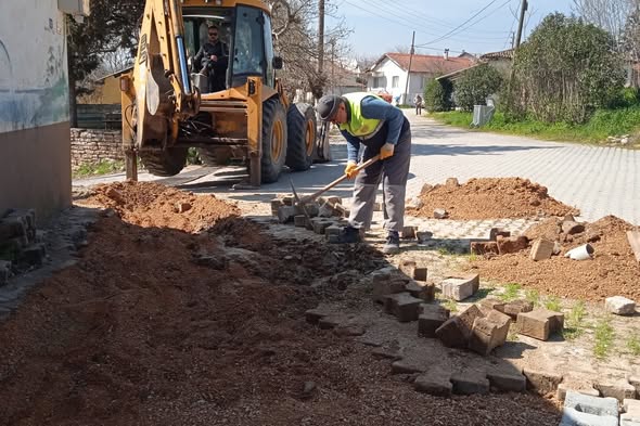 Susurluk Belediyesi Fen İşleri ekipleri ilçe merkezi ve kırsal mahallelerde