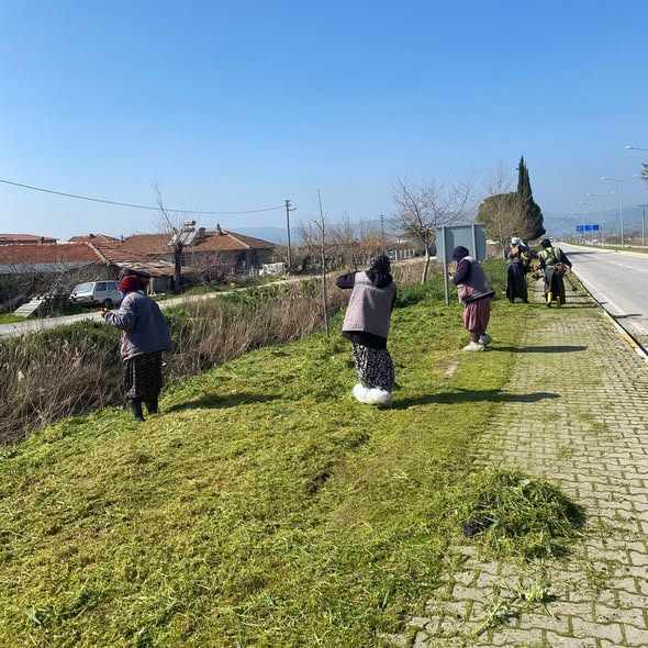 Bigadiç Belediyesi, ilçe genelinde çevre temizliği ve ilaçlama çalışmalarını aralıksız