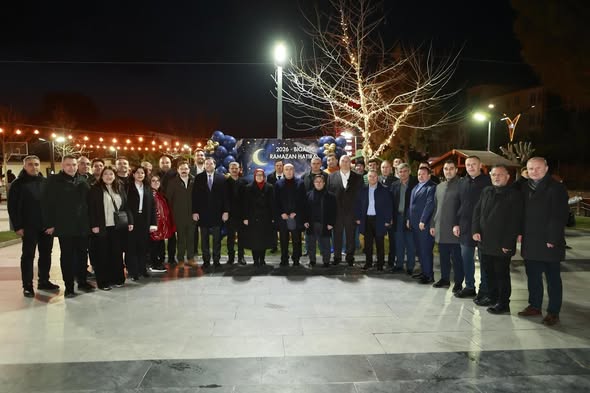 Mübarek gecede düzenlenen iftar programında yüzlerce vatandaş aynı sofrada buluştu.