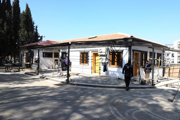 Gönen Belediyesi ilçenin farklı mahallelerinde yol, altyapı, temizlik ve çevre