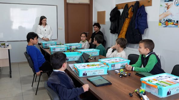 Burhaniye Belediyesi, çocukların ve gençlerin teknolojiyle daha güçlü bağ kurması