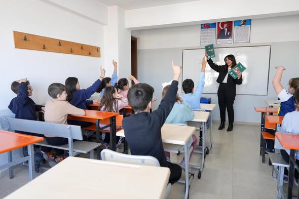 Burhaniye Belediyesi, çevre bilincinin küçük yaşlarda kazandırılması amacıyla eğitim çalışmalarını