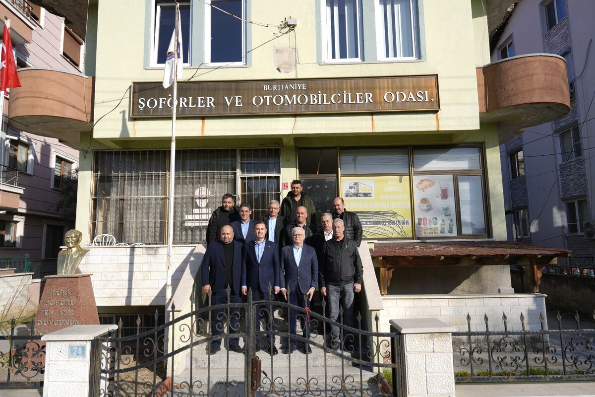 Burhaniye Belediye Başkanı Ali Kemal Deveciler ile Ahmet Akın, ilçede